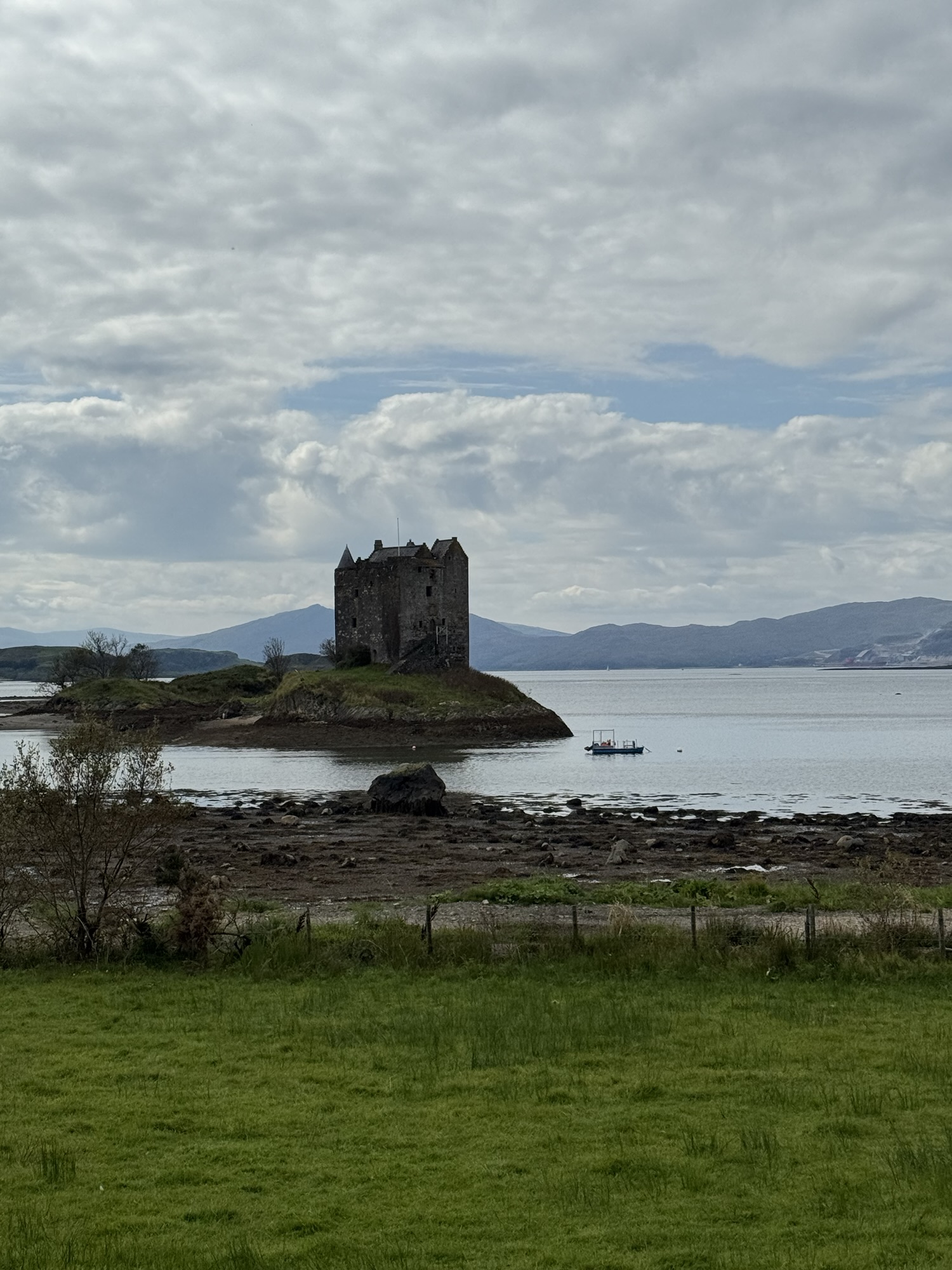 Highlands-Roadtrip: Wasserfälle, Burgen und die Magie Schottlands